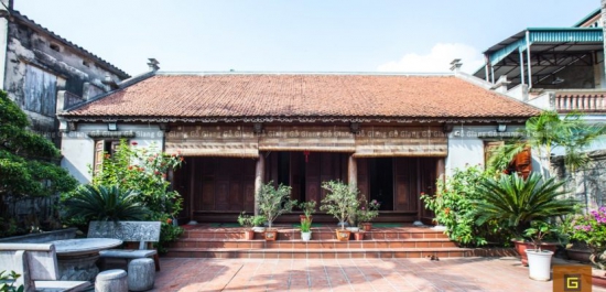 Nhà gỗ 5 gian 18 cột có buồng gói