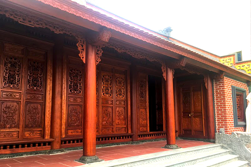 Nhà gỗ 5 gian 32 cột thông gian vách lụa